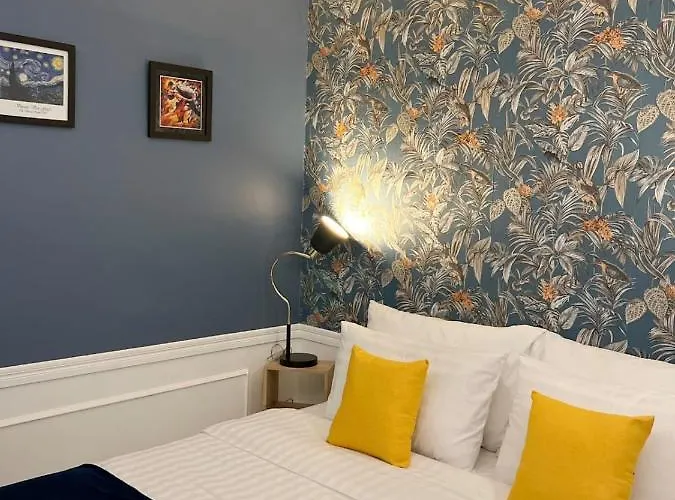 Cozy Chic Silom Townhouse Studio 1-3 *
