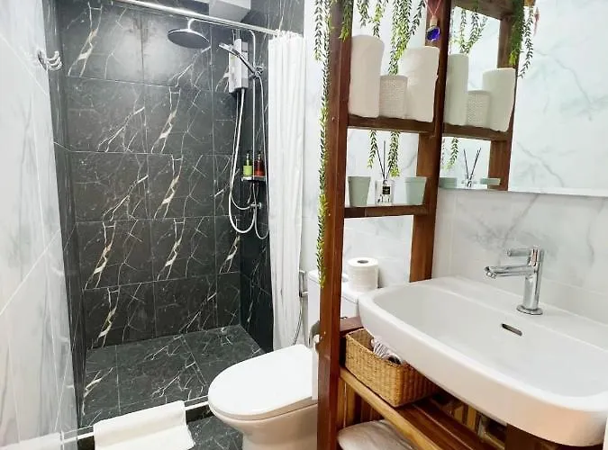 Cozy Chic Silom Townhouse Studio 1-3 *