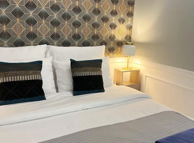Cozy Chic Silom Townhouse Studio 1-3 *