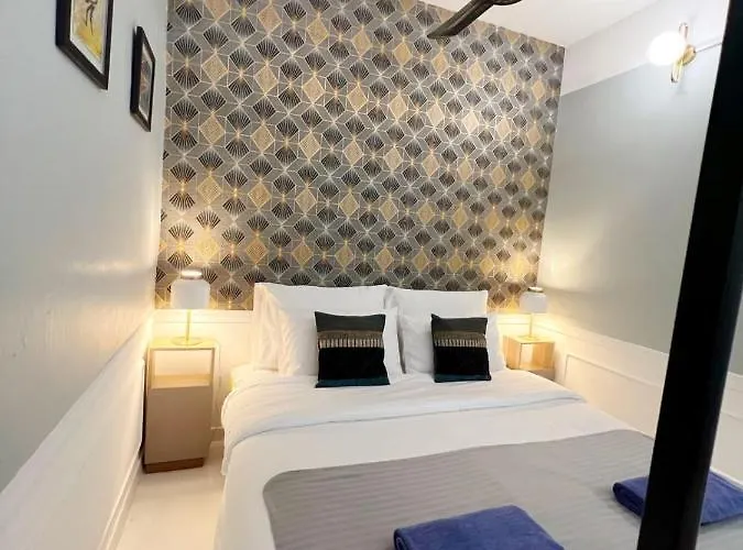 Cozy Chic Silom Townhouse Studio 1-3 *