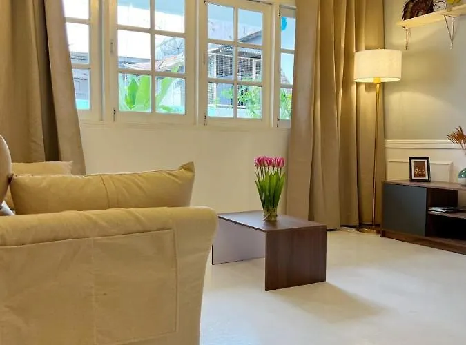 Cozy Chic Silom Townhouse Studio 1-3 *